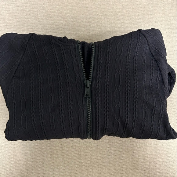ALO Cable Knit Zip-Up in black XS - Picture 8 of 8